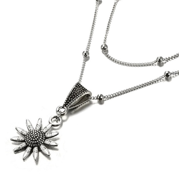 Boho Flower Necklace - Picture 4 of 8